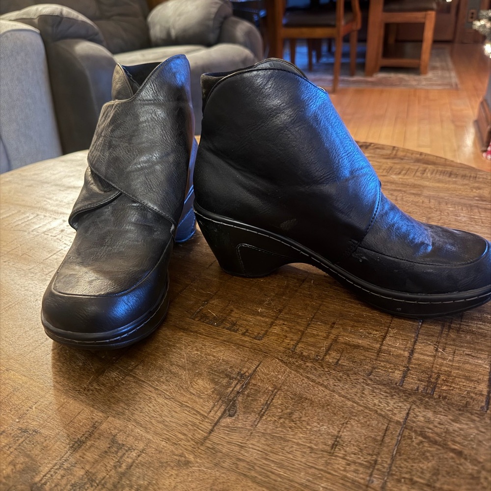 JBU Black Leather Ankle Boots